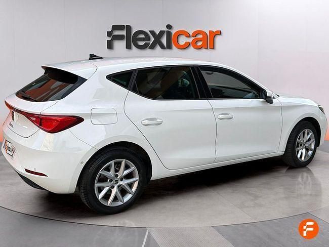 Usado Seat Leon Style 130 CV (95 kW) 2022 Blanco