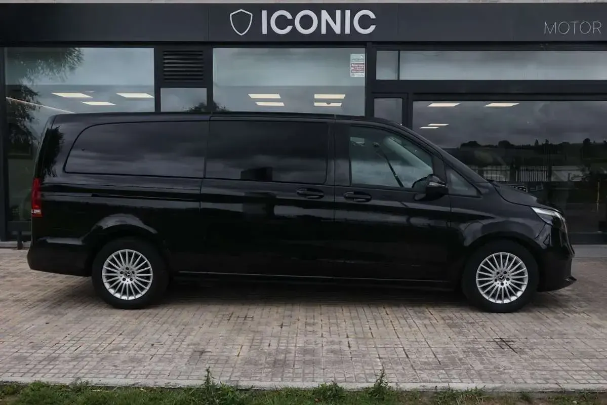 Usado Mercedes V300 Avantgarde 239 CV (175 kW) 2023 Negro Monovolumen