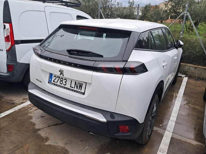Usado Peugeot 2008 Active 110 CV (80 kW) 2021 Blanco SUV