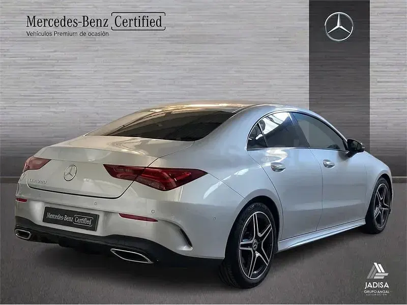 Usado Mercedes CLA200 163 CV (119 kW) 2025 Gris / plata Berlina