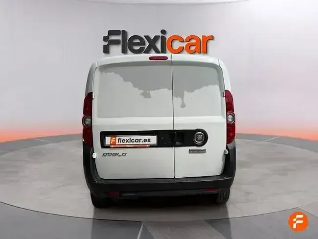 Usado Fiat Doblò 105 CV (77 kW) 2022 Blanco Monovolumen