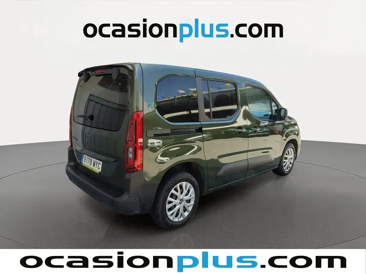 Usado Fiat Doblò 100 CV (73 kW) 2025 Verde Monovolumen