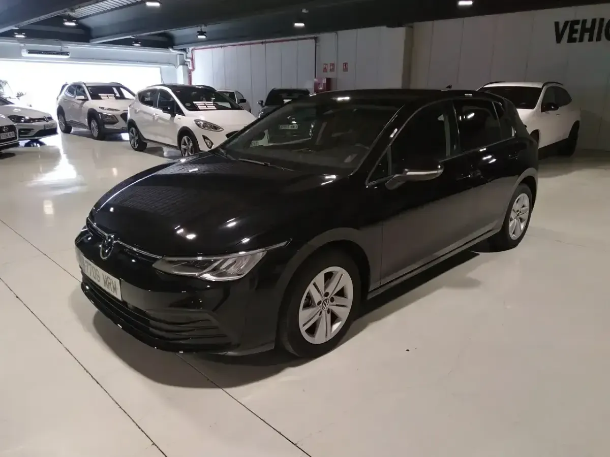 Usado VW Golf VIII Life 115 CV (84 kW) 2024 Negro Berlina