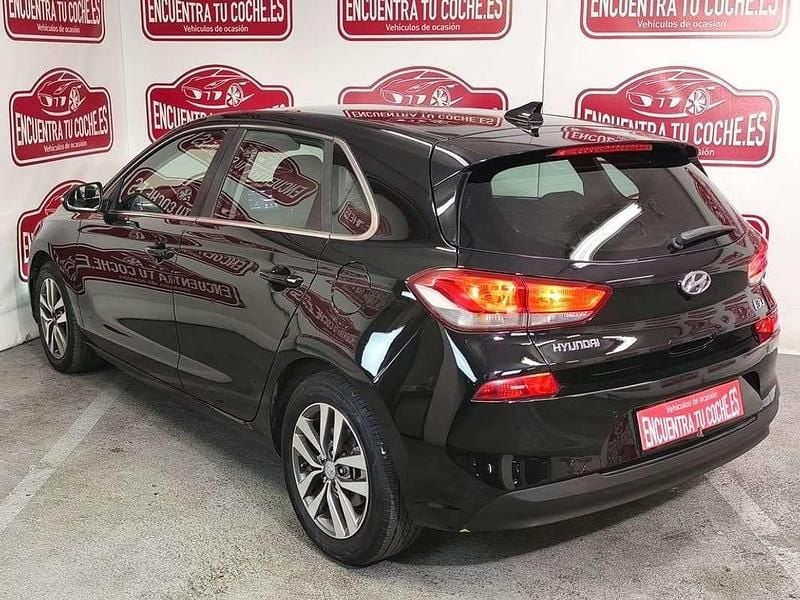 Usado Hyundai i30 Style 140 CV (102 kW) 2017 Negro Utilitario