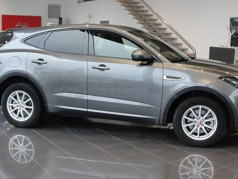 Usado Jaguar E-Pace R-Dynamic 200 CV (147 kW) 2019 Gris / plata SUV
