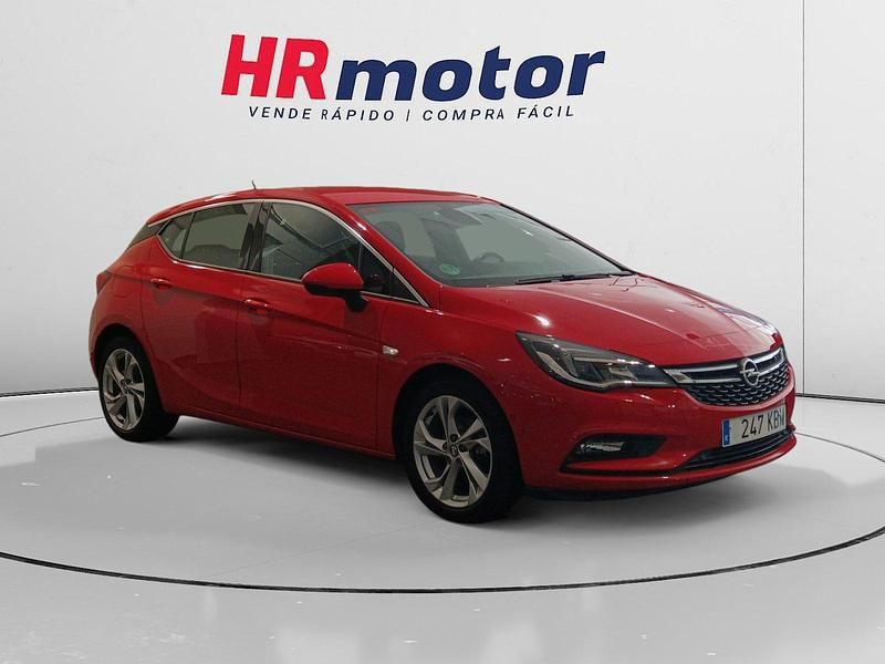 Usado Opel Astra Dynamic 111 CV (81 kW) 2017 Rojo Utilitario