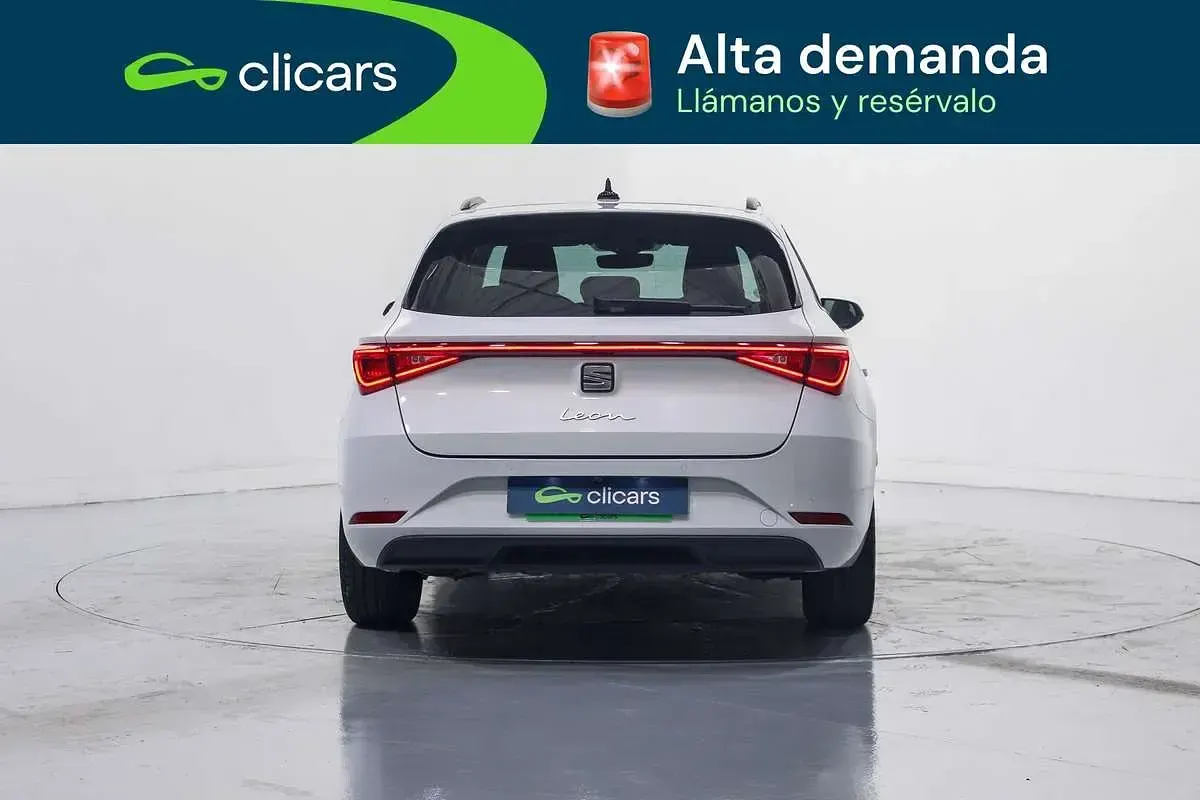Usado Seat Leon ST Style 116 CV (85 kW) 2021 Blanco Familiar