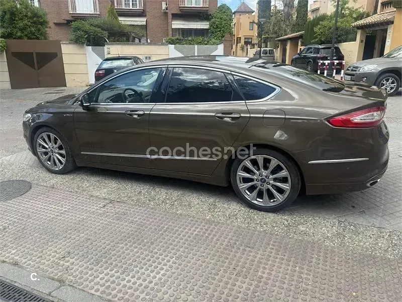 Usado Ford Mondeo Vignale 180 CV (132 kW) 2016 Marrón Berlina