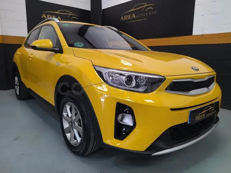 Usado Kia Stonic 84 CV (61 kW) 2017 Amarillo SUV