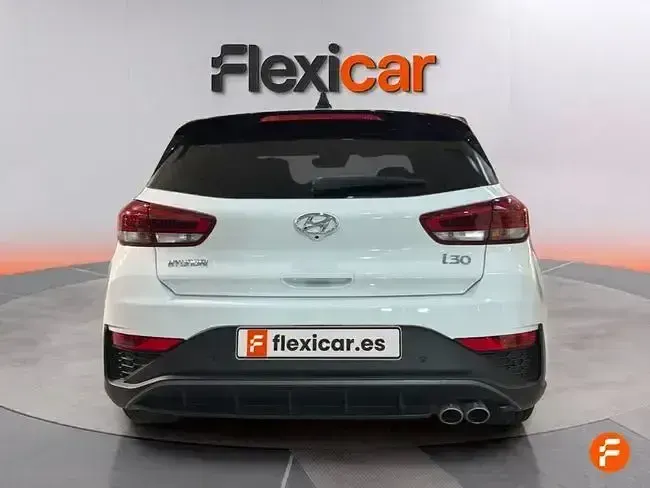 Usado Hyundai i30 N Line 120 CV (88 kW) 2023 Blanco