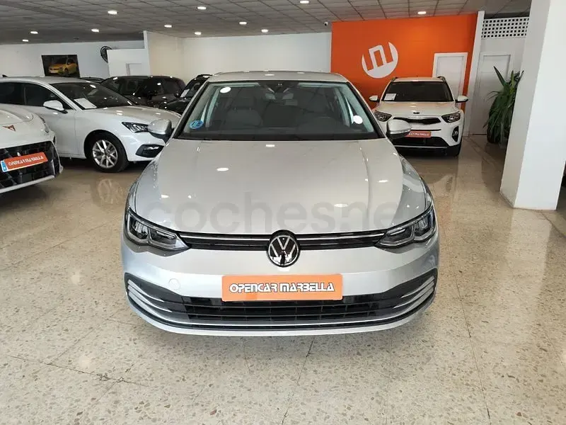 Usado VW Golf VIII Life 110 CV (80 kW) 2024 Gris / plata Berlina