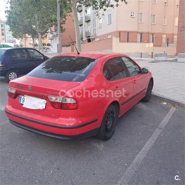 Rojo Usado 2004 Seat Toledo Berlina | 1800 € (Precio justo) - Imagen 1/2