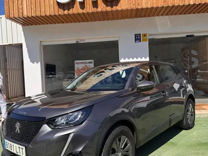 Usado Peugeot 2008 Allure 110 CV (80 kW) 2021 Marrón SUV