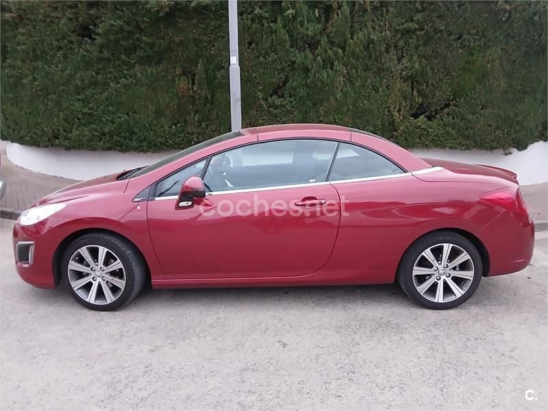 Usado Peugeot 308 CC Active 115 CV (84 kW) 2015 Rojo Descapotable