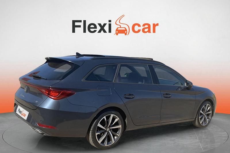 Usado Seat Leon FR 150 CV (110 kW) 2020 Blanco Familiar