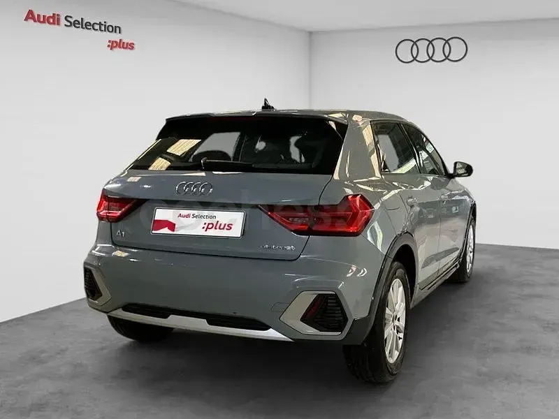 Usado Audi A1 110 CV (80 kW) 2023 Gris / plata SUV