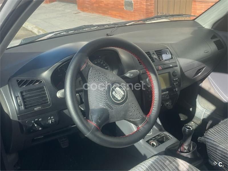 Usado Seat Cordoba Stella 90 CV (66 kW) 2000 Gris / plata Berlina