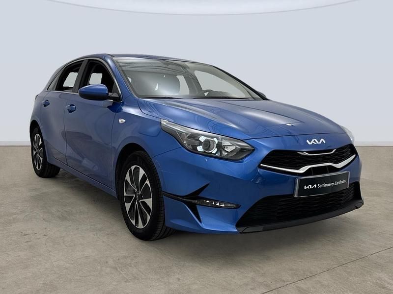 Usado Kia Ceed 101 CV (74 kW) 2024 Azul Utilitario