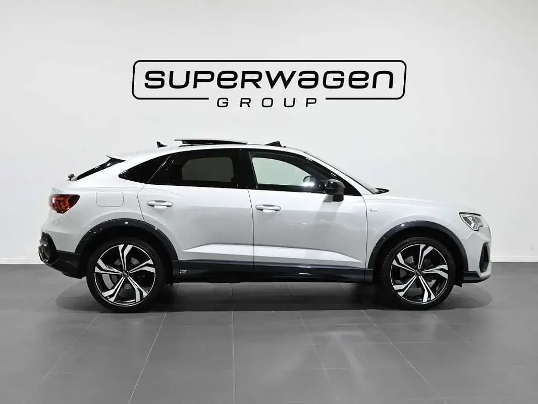 Usado Audi Q3 Sportback Ambiente 150 CV (110 kW) 2022 Plateado SUV