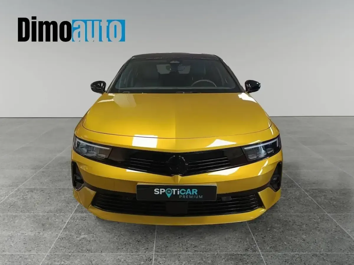Usado Opel Astra 130 CV (95 kW) 2024 Dorado Utilitario