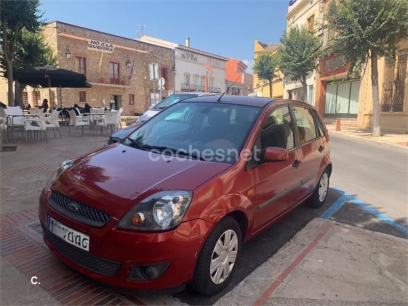 Granate Usado 2006 Ford Fiesta Trend Berlina | 3390 € (Precio justo) - Imagen 1/4