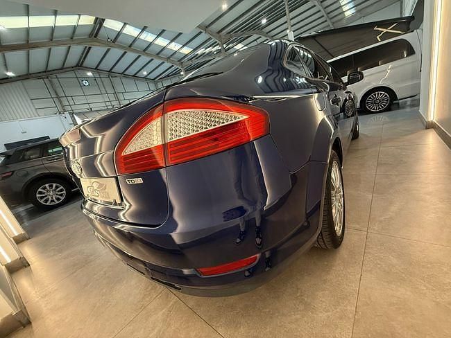 Usado Ford Mondeo Ghia 130 CV (95 kW) 2007 Azul Berlina