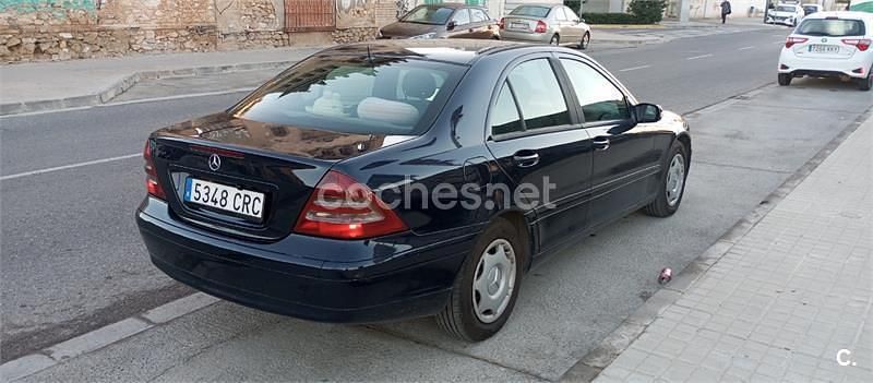 Usado Mercedes C220 Classic 125 CV (91 kW) 2000 Azul Berlina