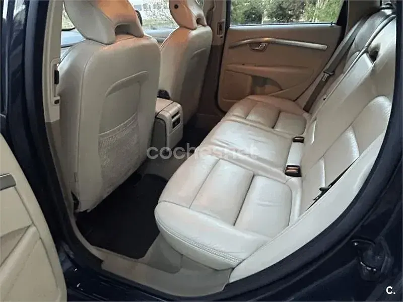 Usado Volvo XC70 Summum 185 CV (136 kW) 2010 Negro Familiar