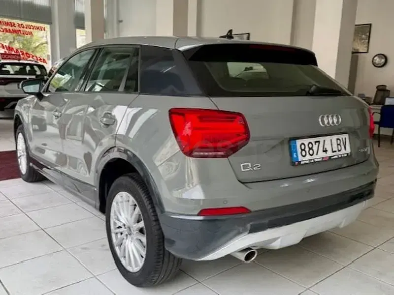 Usado Audi Q2 Design 116 CV (85 kW) 2019 Gris / plata SUV