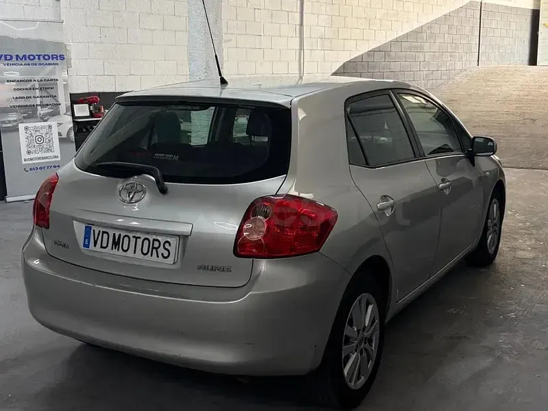 Usado Toyota Auris Sol 124 CV (91 kW) 2007 Gris / plata Utilitario