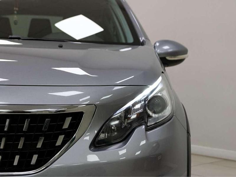 Usado Peugeot 2008 Allure 120 CV (88 kW) 2016 Gris SUV
