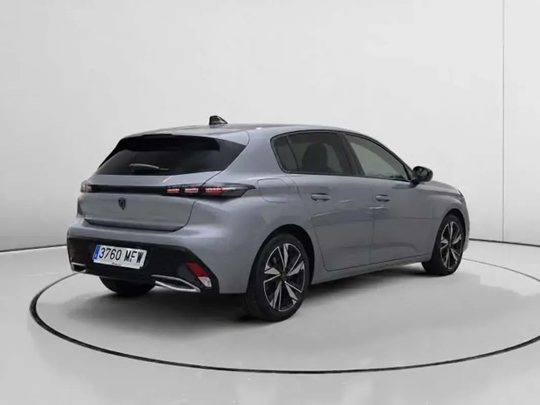 Usado Peugeot 308 Allure 131 CV (96 kW) 2023 Gris Utilitario