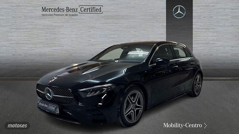 Usado Mercedes A180 AMG line 116 CV (85 kW) 2024 Negro noche Berlina