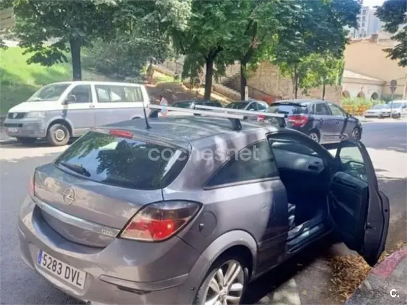 Usado Opel Astra GTC Sport 120 CV (88 kW) 2006 Gris / plata Berlina