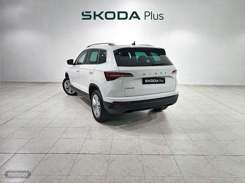 Usado Skoda Karoq Selection 150 CV (110 kW) 2025 Blanco SUV