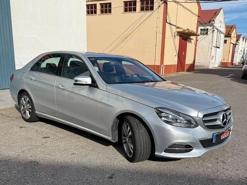Usado Mercedes E220 Avantgarde 170 CV (125 kW) 2014 Gris / plata Berlina