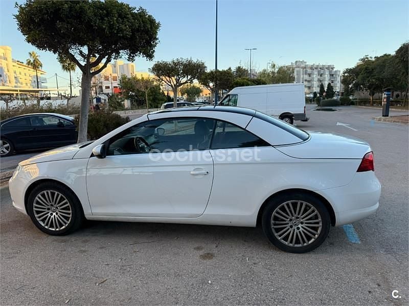 Usado VW Eos 122 CV (89 kW) 2010 Blanco Descapotable