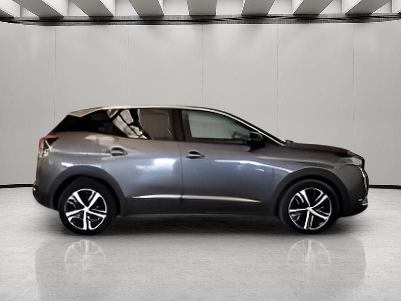 Usado Peugeot 3008 Allure 130 CV (95 kW) 2022 Gris plata SUV