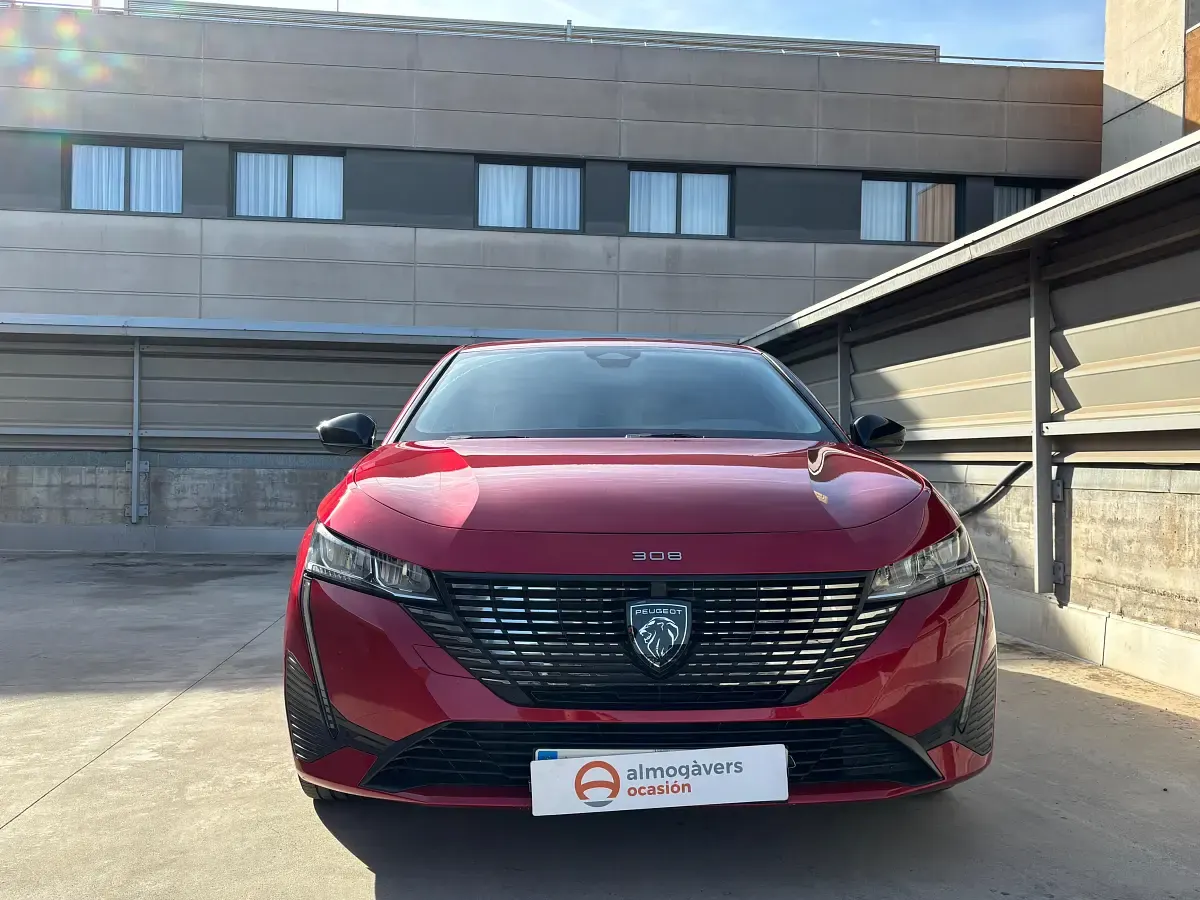 Usado Peugeot 308 Allure 130 CV (95 kW) 2023 Rojo