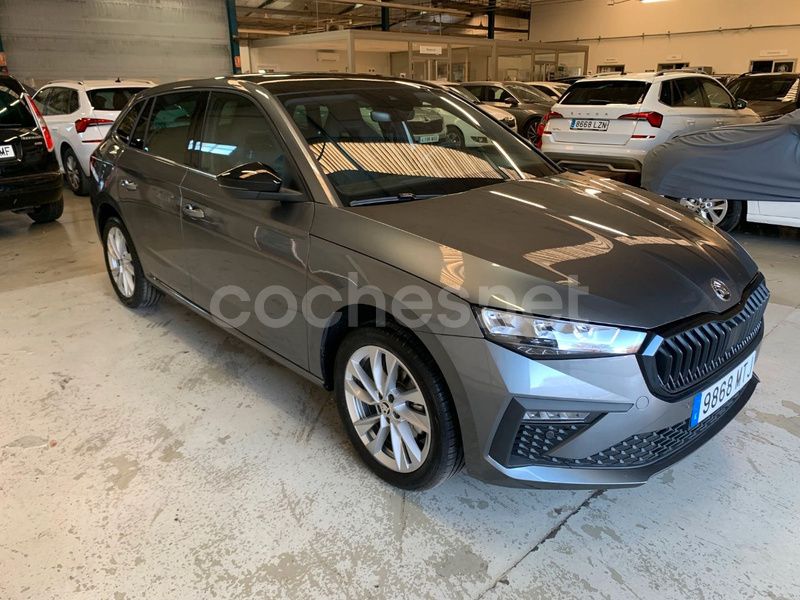Gris / plata Usado 2024 Skoda Scala Utilitario | 22.490 € (Un poco caro) - Imagen 1/4