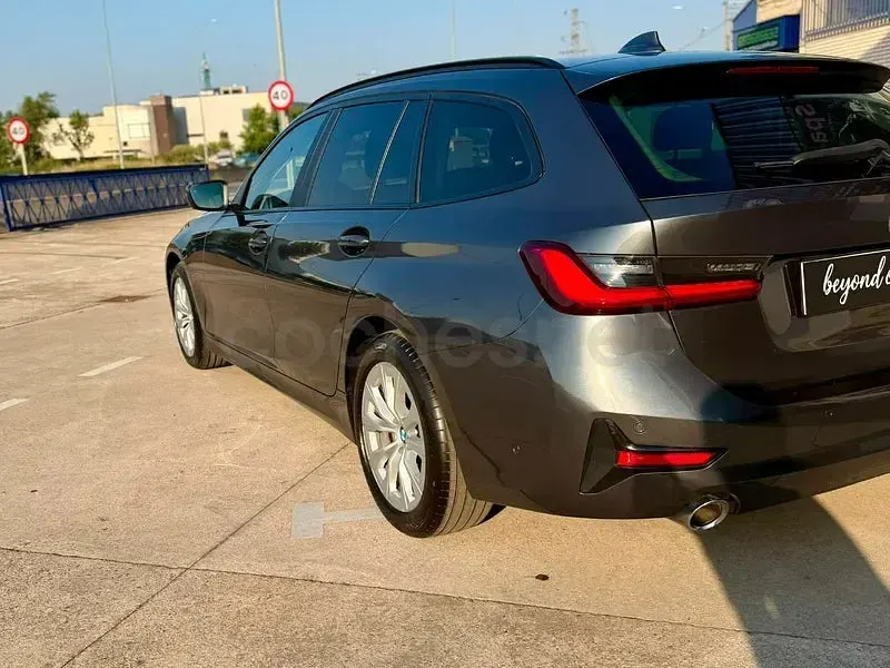 Usado BMW 320 Comfort Edition 190 CV (139 kW) 2021 Gris / plata Familiar