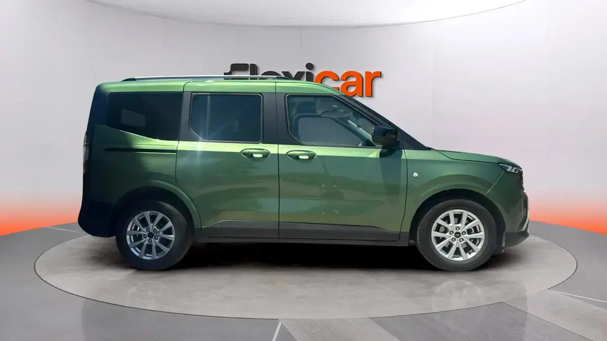 Usado Ford Tourneo Courier Active 125 CV (91 kW) 2024 Verde Monovolumen