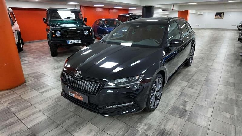 Negro Usado 2021 Skoda Superb SportLine Familiar | 32.990 € - Imagen 1/4