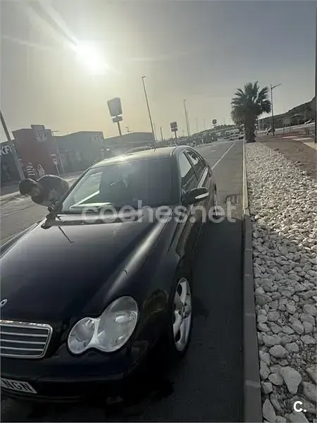 Usado Mercedes C200 Classic 122 CV (89 kW) 2006 Negro Familiar