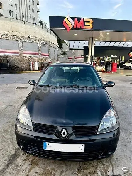 Begagnad Renault Clio II Authentique 75 HK (55 kW) 2005 Svart Sedan
