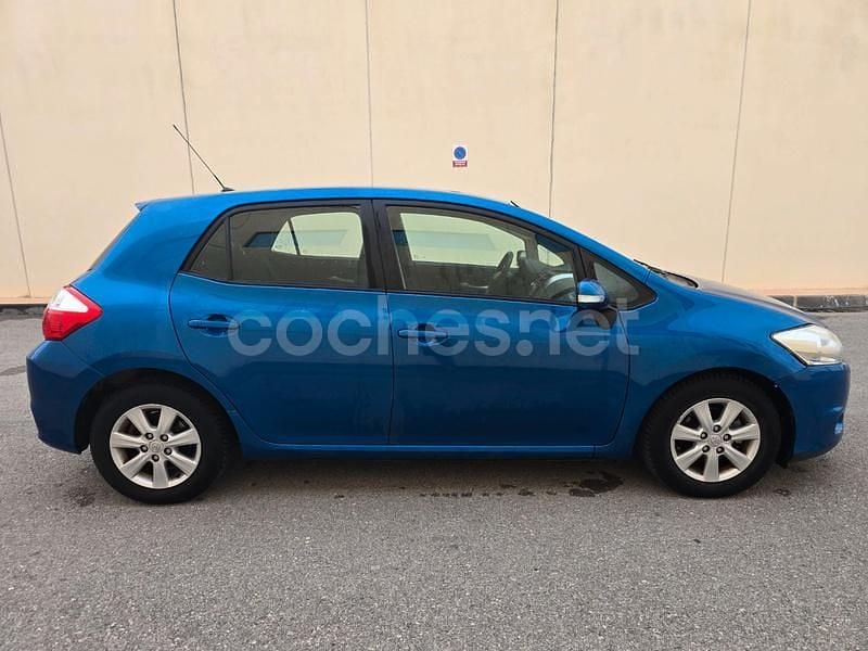 Usado Toyota Auris Active 90 CV (66 kW) 2012 Azul Berlina