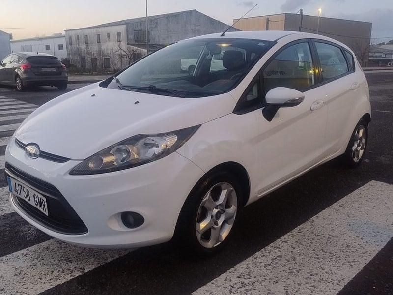 Usado Ford Fiesta Trend 82 CV (60 kW) 2009 Blanco Utilitario