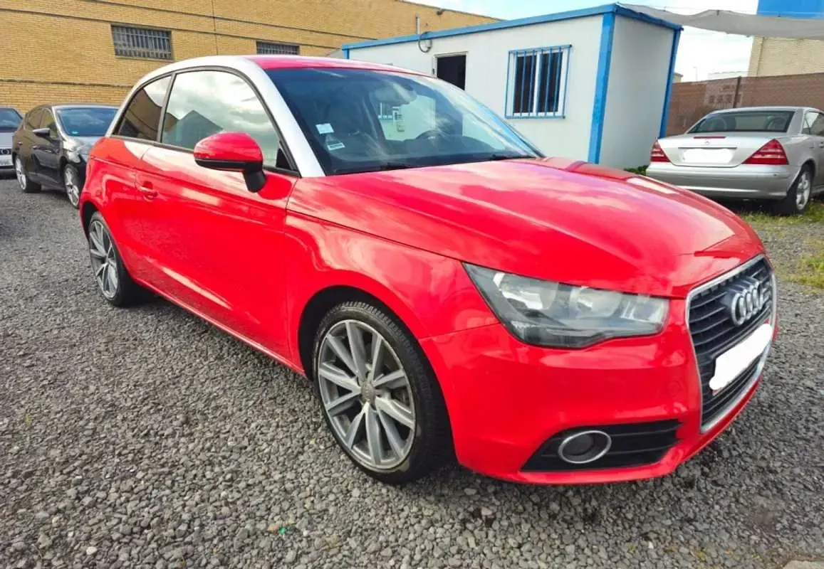 Usado Audi A1 Ambition 105 CV (77 kW) 2011 Rojo Utilitario
