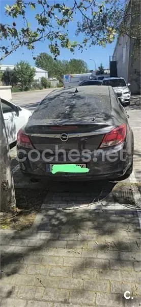 Usado Opel Insignia Essentia 130 CV (95 kW) 2010 Gris / plata Berlina