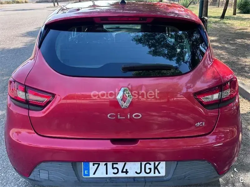 Usado Renault Clio IV Expression 75 CV (55 kW) 2015 Rojo Berlina